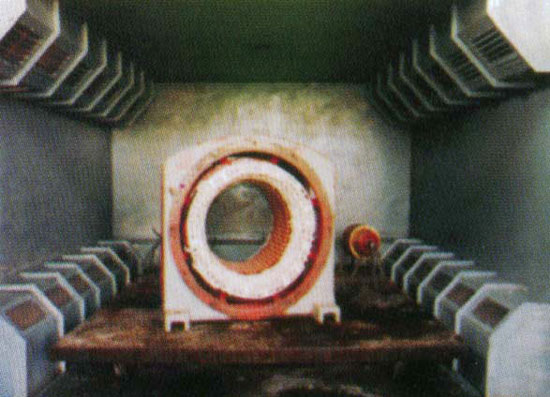 3550KW電機(jī)轉(zhuǎn)子維修現(xiàn)場